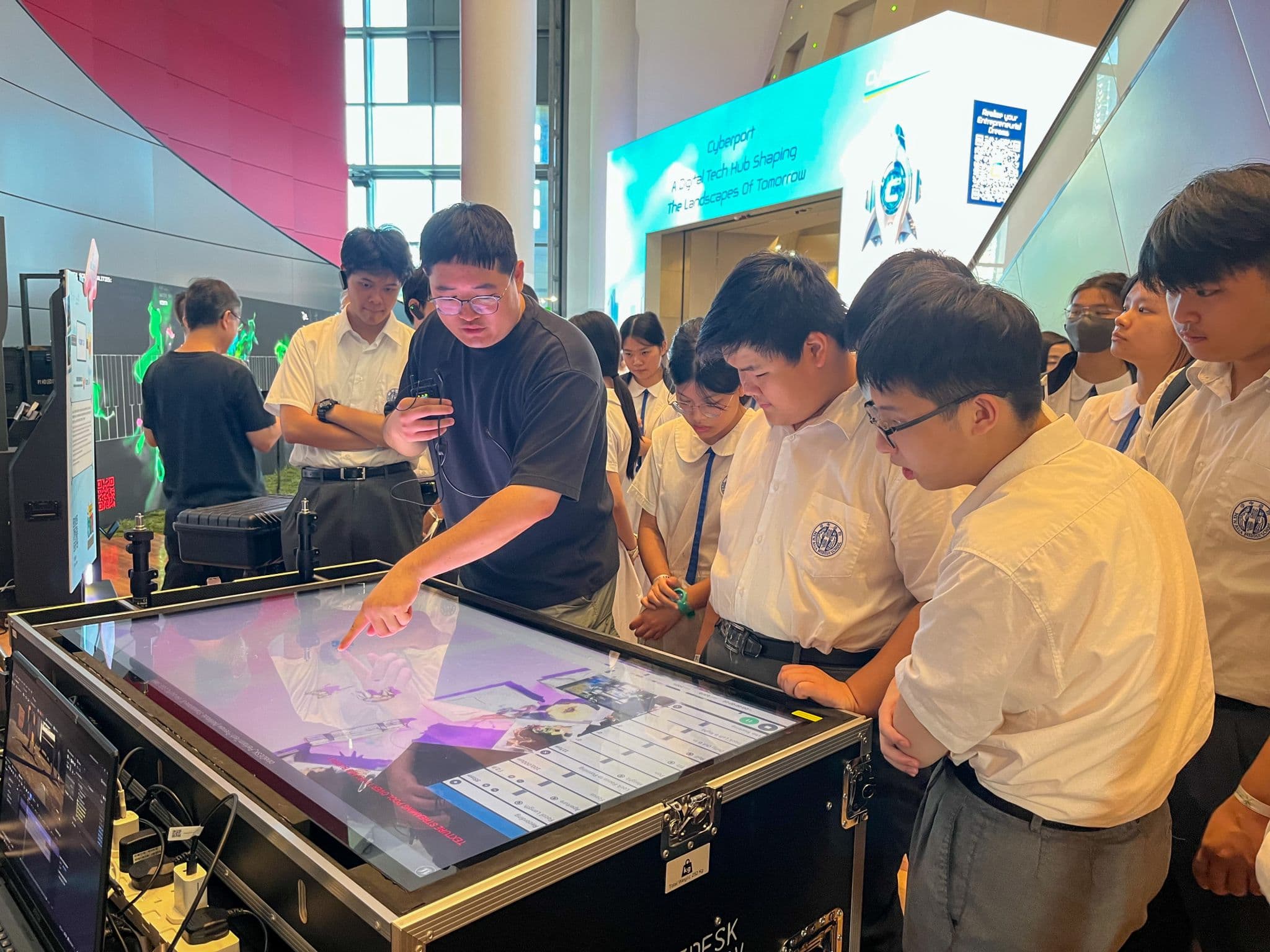 Exploring-the-Future-With-Curiosity-Creativity-and-a-Critical-Mind_2